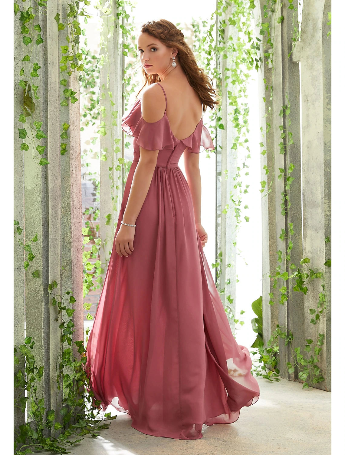 Abito da damigella d'onore a trapezio con spalline sottili, maniche corte, schiena scoperta, lunghezza pavimento, in chiffon con volant/arricciature